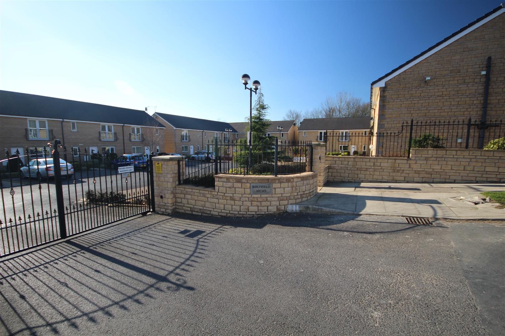 2 bedroom flat To Let in Burnley - Main Image